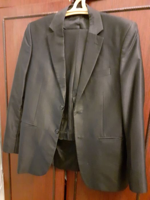 Продам мужской костюм