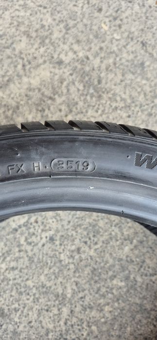 4 anvelope iarna Hankook,fata 225/40/18,spate 255/35/18.Pret/bucata
