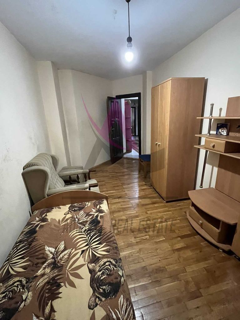 Дава се под наем Тристаен апартамент в Варна, Лятно кино Тракия - 80 кв.м за 350 € - Снимка #3