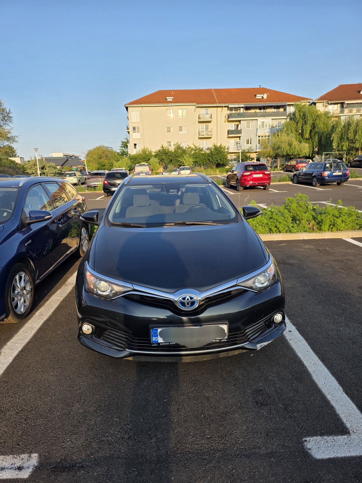 Inchiriez Toyota Auris HIBRID Bolt