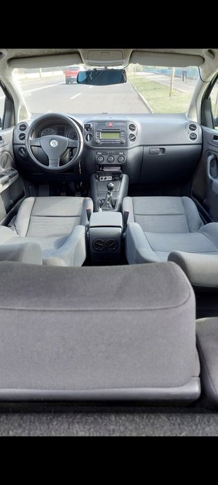 Proprietar,vând golf 5 plus, Benzină, mpi