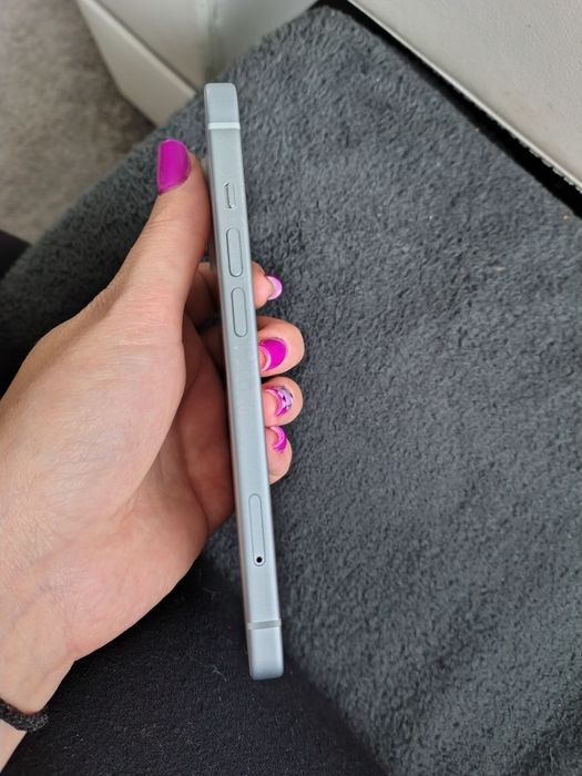 iPhone 15 Alb 128GB – Super stare, ca nou!