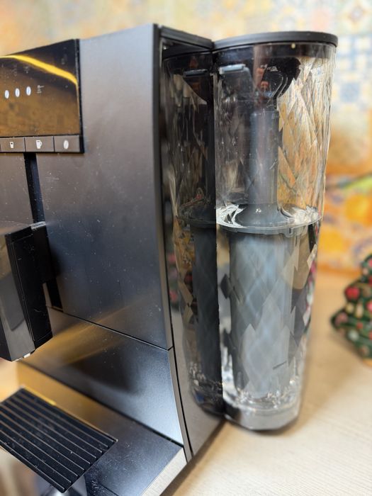 Кафемашина- кафеавтомат Jura Ena 4 с подарък 1кг кафе Lavazza