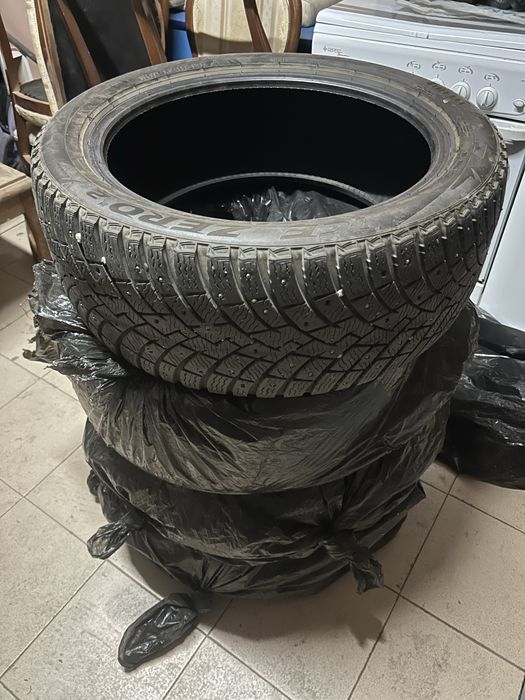 Комплект зимней резины Pirelli Ice Zero 2 235/45 R18 98H с шипами