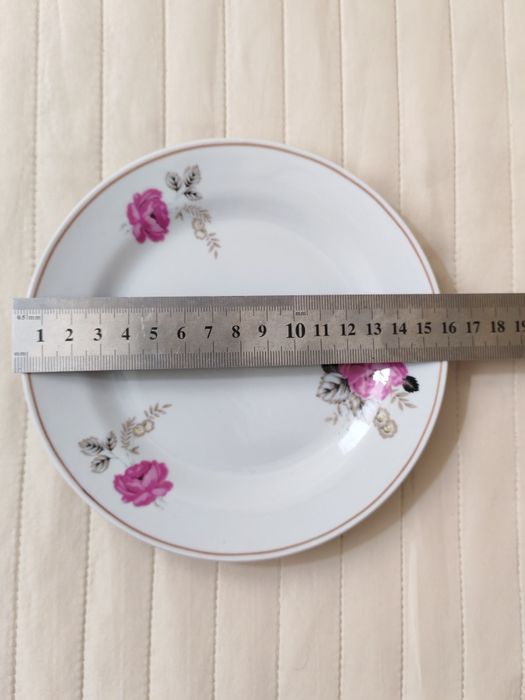 Столовый фарфоровый сервиз