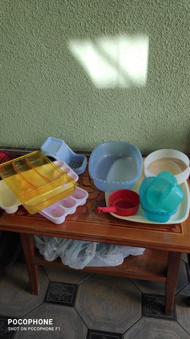 Посуда пластмассовая в хорошем состоянии