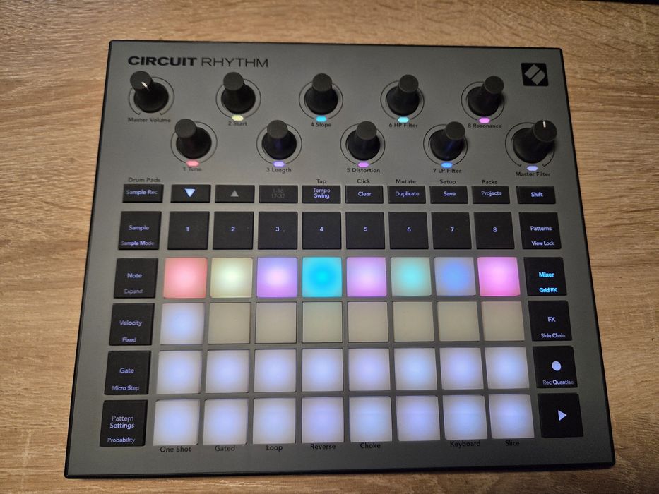 Продам грувбокс Novation Circuit Rhythm и Korg Volca Sample.