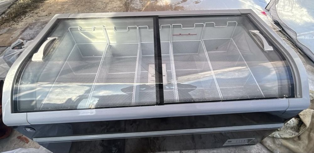 Продам ветринный морозильник