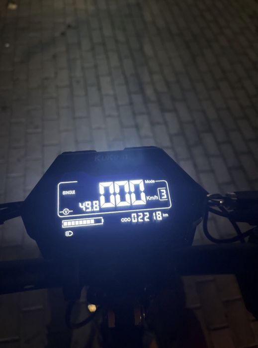 Продавам тротинедта c2max