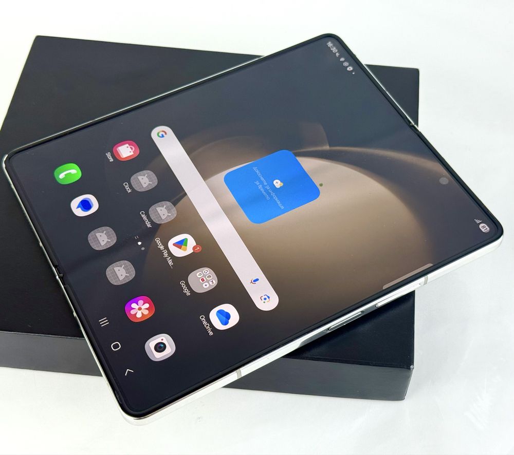 Samsung Galaxy Z Fold 5 5G 256GB 12RAM Cream Отличен
