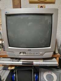 Дивиди Осака в комплект малък цветен телевизор jvc