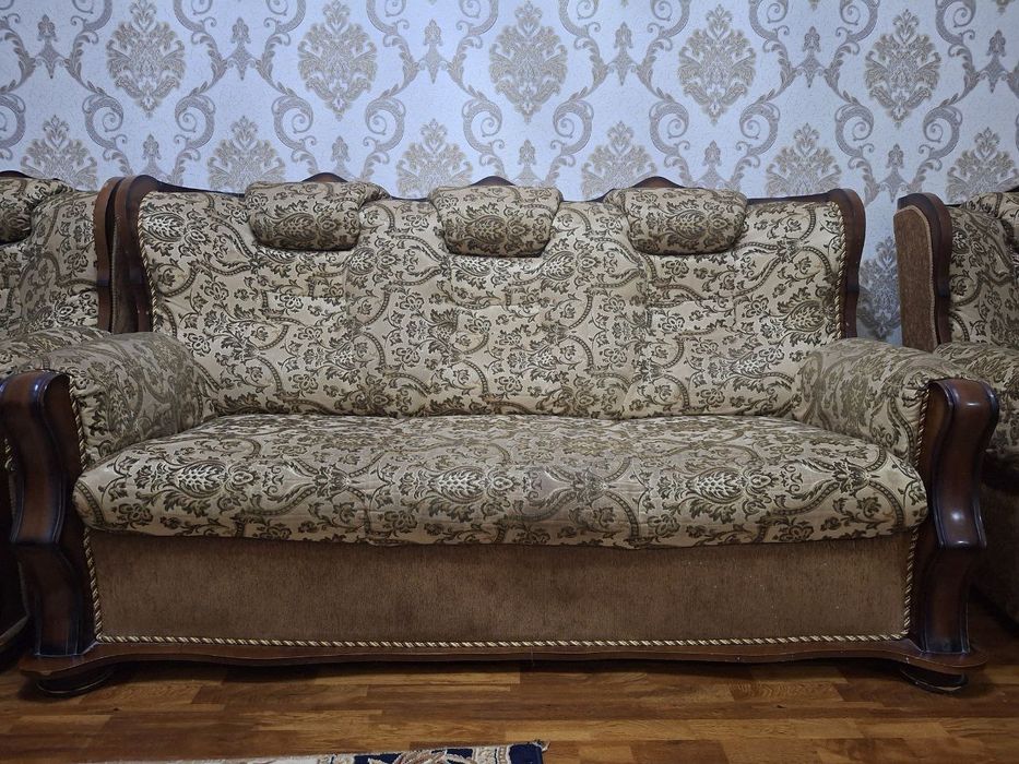 Divan kreslo komplet sotiladi 7 kishilik holati yaxshi