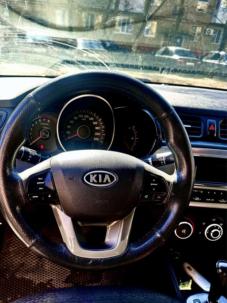 Продам машину KIA RIO