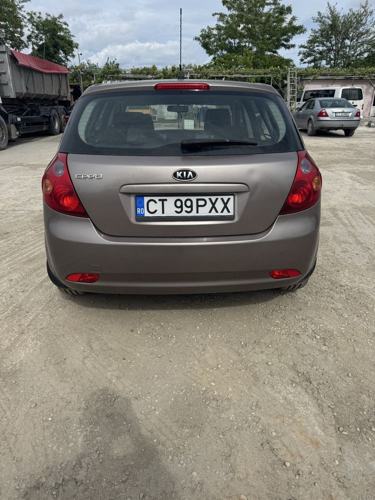 Vand kia ceed benzina