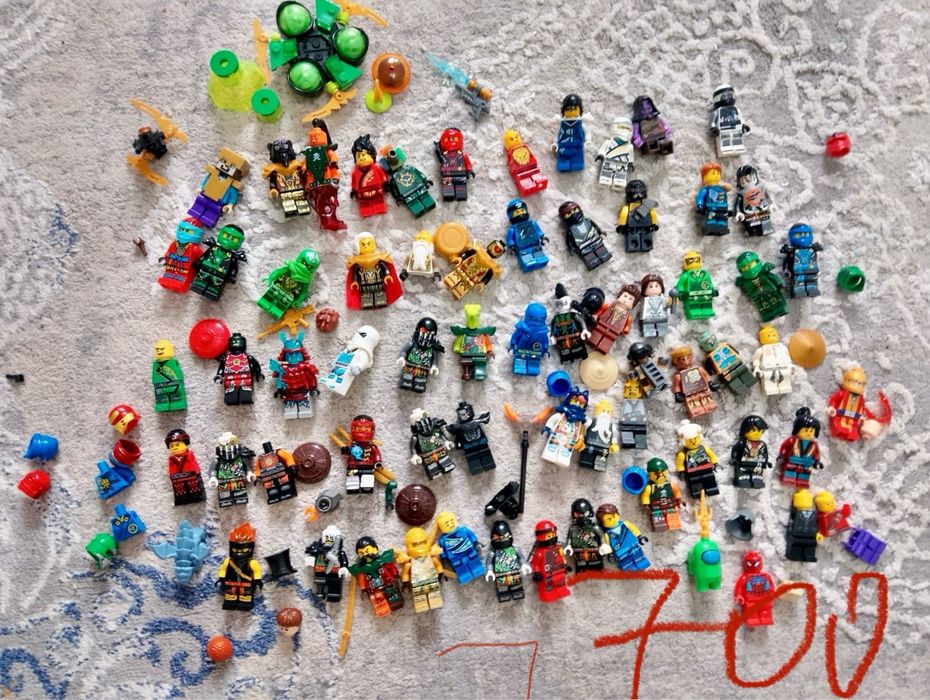 продам лего фигурки и детали