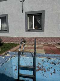 Лестница для бассейна