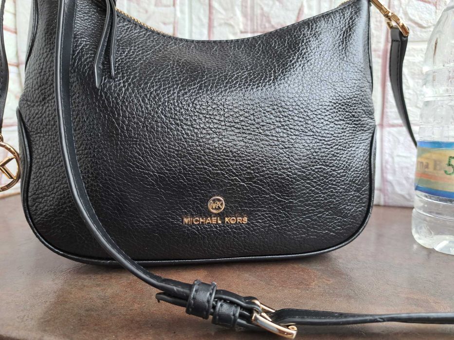 дамска чанта,Michael Kors,малка черна чантичка-естествена кожа