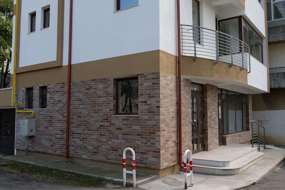 Inchiriere cladire/spatiu comercial central