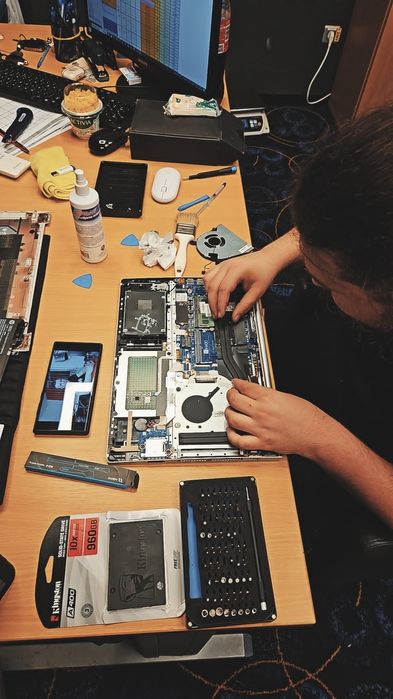 Reparare calculatoare / laptop-uri / instalare Windows.