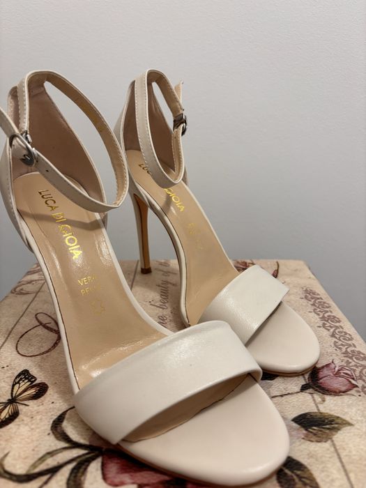 Sandale albe de piele 39