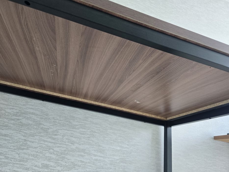 Стол в отличном состоянии.