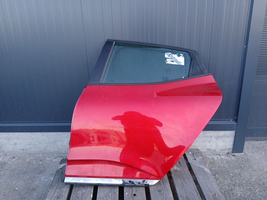 Задна лява  врата за рено клио 5