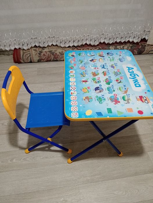 Продам детский Столик с тульчиком