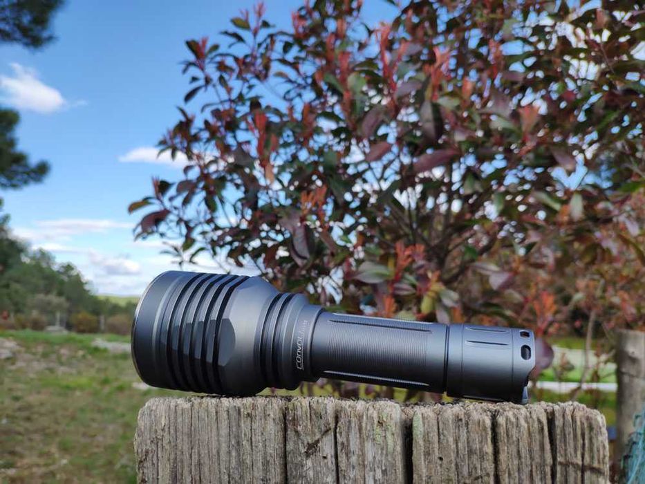 Convoy M21C cu Led SFT40 de 2000-Lumeni - 900m