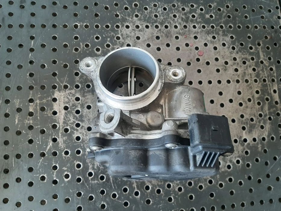 clapeta acceleratie 2.0 tdi dfg vw passat b8 touran 5t1 tiguan ad1 golf 7 audi a3 8v q2  04l128059aa