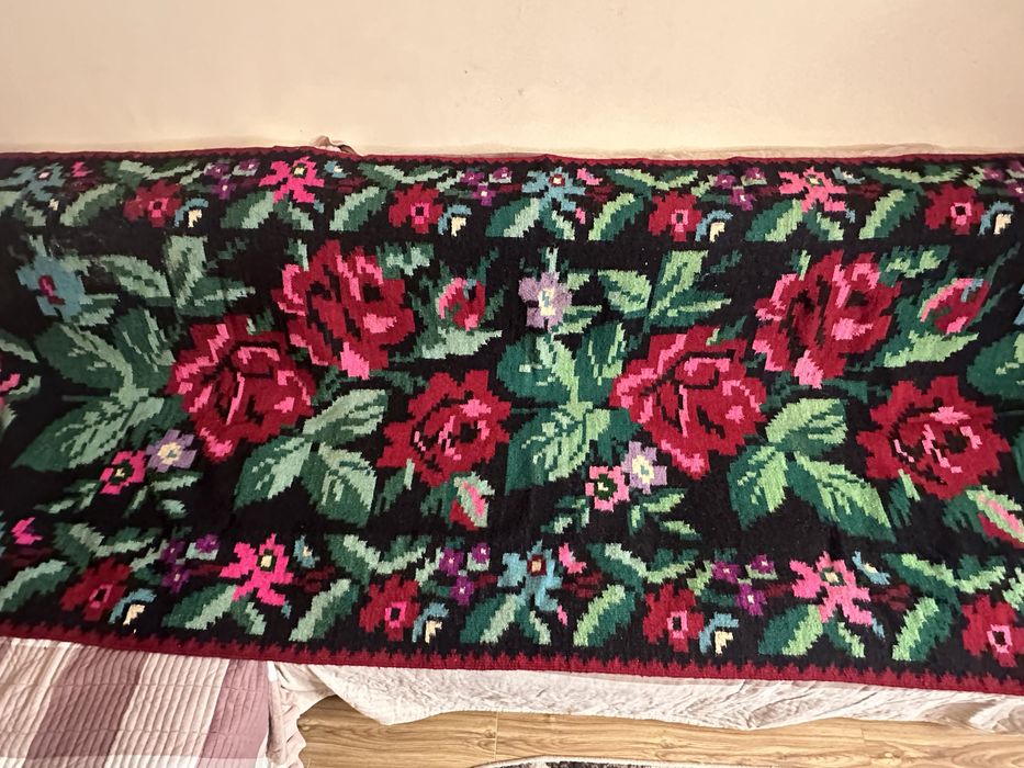 Cuvertura cusuta manual din lana