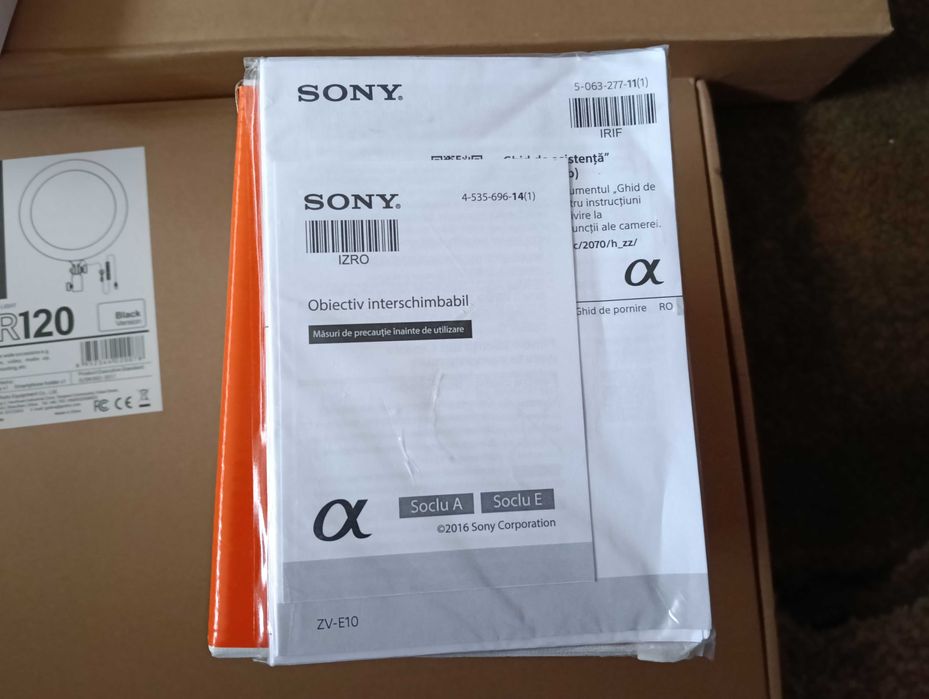 Kit Vlogger's Aparat foto Mirrorless Sony, lampa, microfon stativ