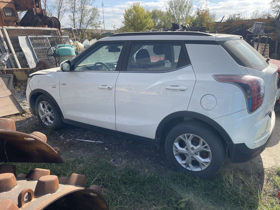 Ssangyong tivoli 4x4 automata avariat lovit, 60.000 km functionala