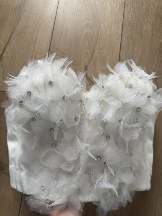 Бял топ, размер М, много високо качество.