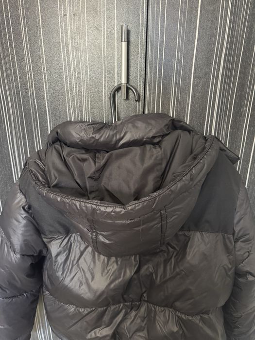 Черно късо яке в черно от Bershka