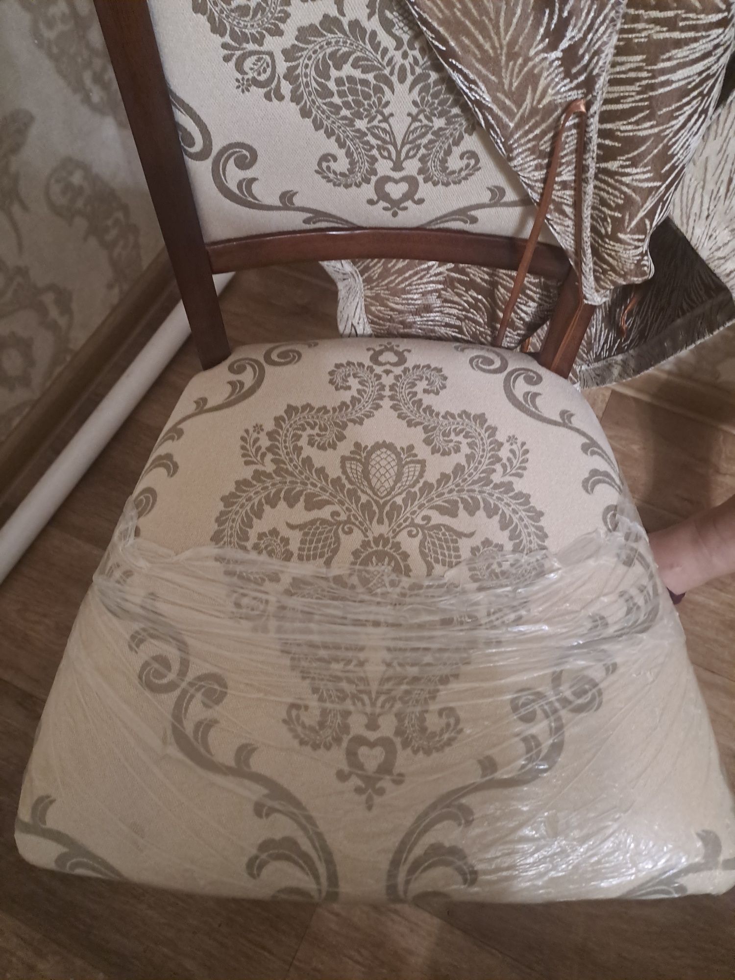 Продам деревянные стулья