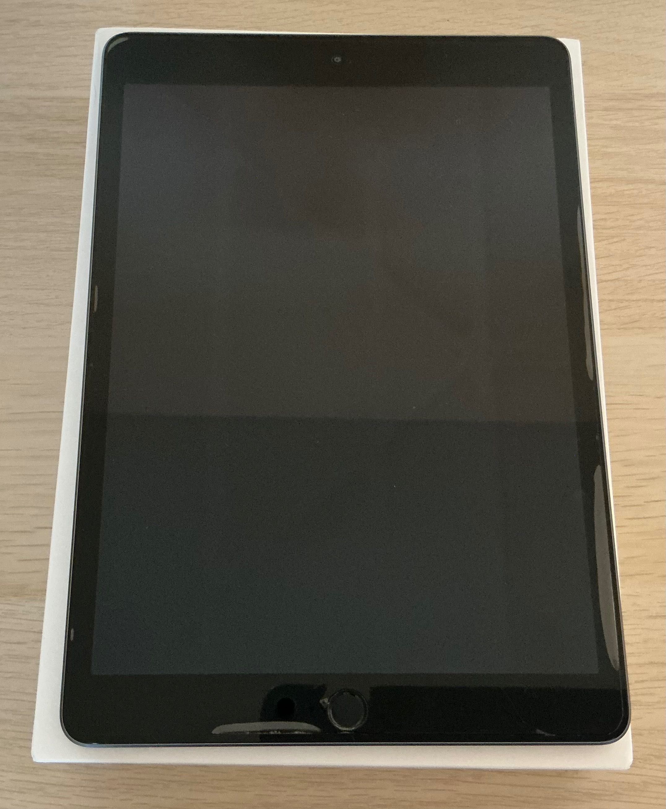 iPad 8th Generation 32 gb Space Gray Wi-Fi