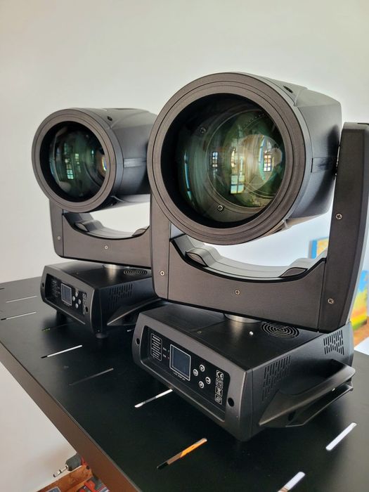 Set NOI Moving head-uri 7R 230W + flight case