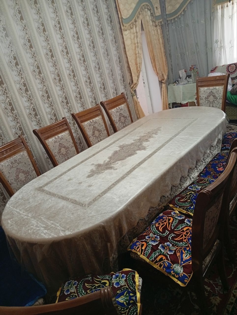 Стол для гостиной