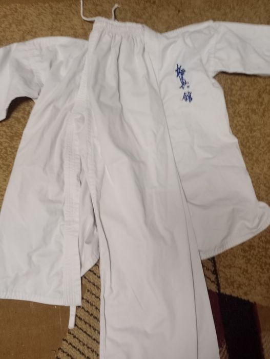 Продам Кимоно для карате и защиту