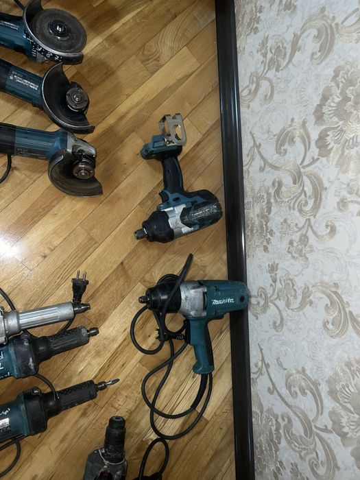 Болгарка и шлифованный аппарат