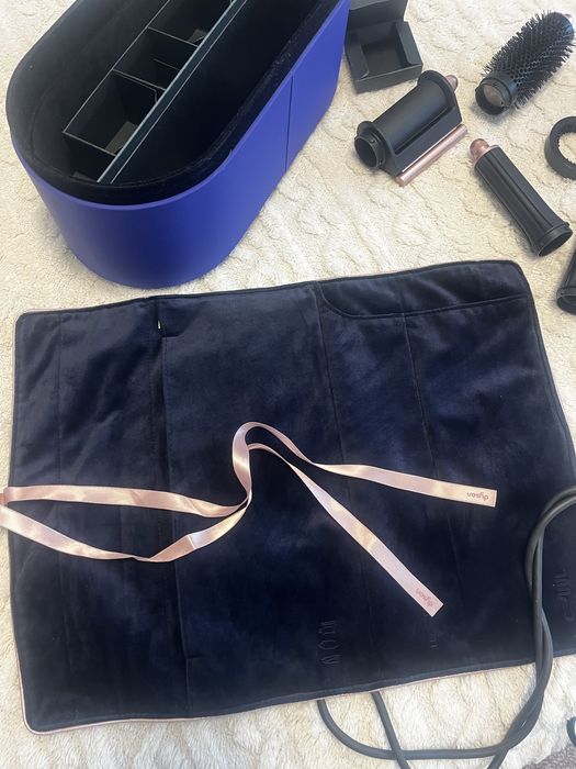 Продава се сешуар Dyson Aiwrap