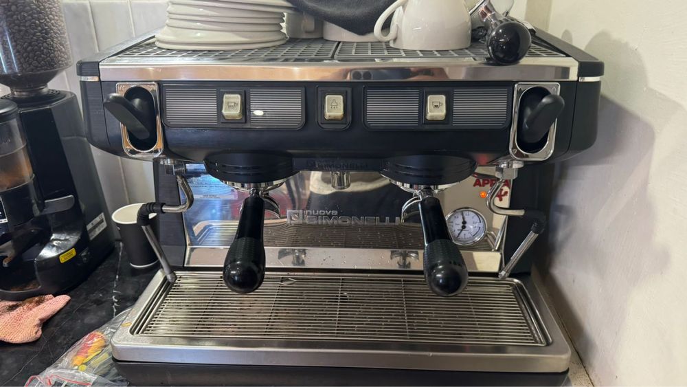 Продам кофемашину Simonelli Appia 2