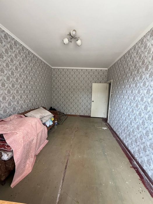 Продам своя чил 11кв 1 хона 2 этаж 4 этажлий дом 30м²