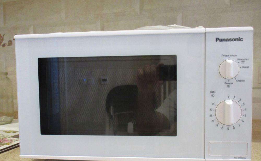 Продам микроволновую печь Panasonic