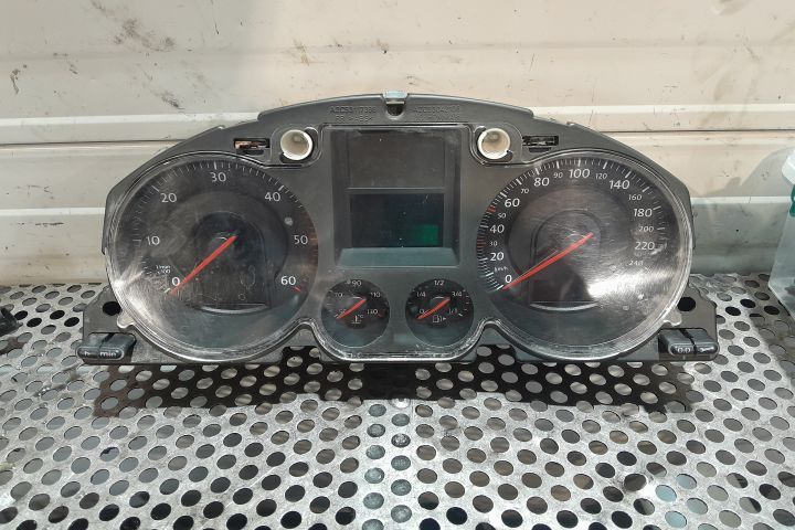 Ceasuri bord 3C0920871E Volkswagen VW Passat B6 [2005 - 2010] Sedan 4