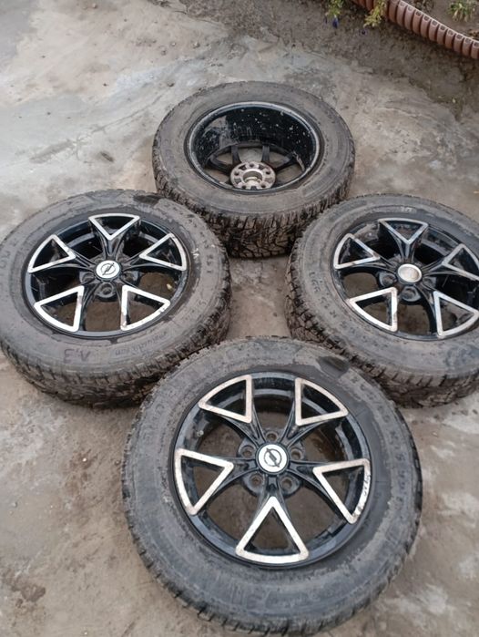 Продам шины зимние с титановыми дисками