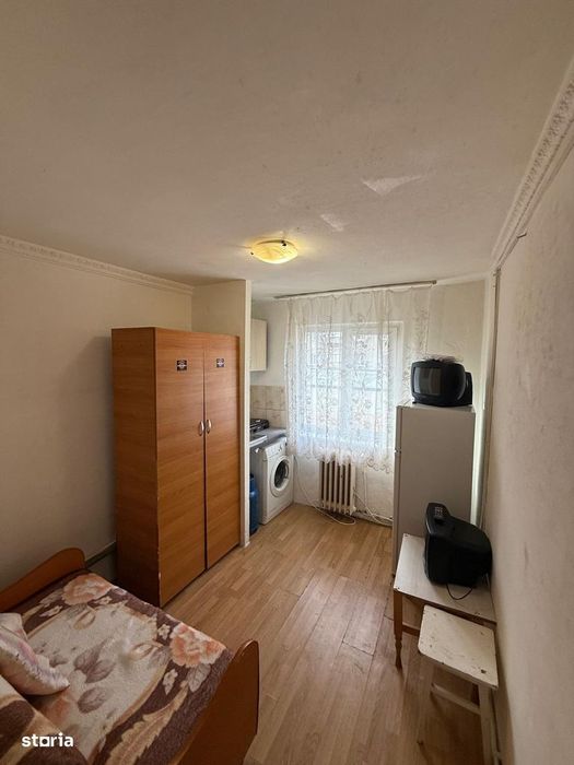 Garsoniera 15mp la etajul 2 pe strada Stadionului