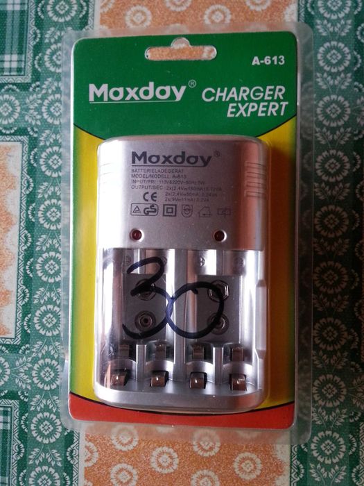 Incarcatoare Acumulatori AAA - AA - 9 V