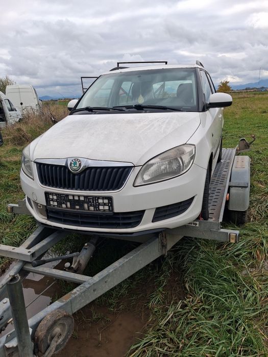 Dezmembrez Skoda Fabia 2012 motor 1.6 tdi cod CAY