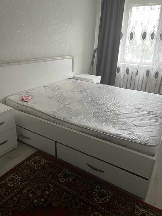 Продам кровать 180*200 с четырьмя выдвижными ящиками